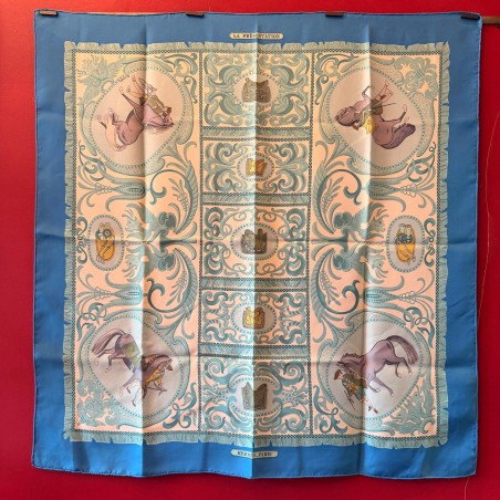 Carré foulard Hermès La présentation