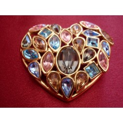 Broche, pendentif Yves...